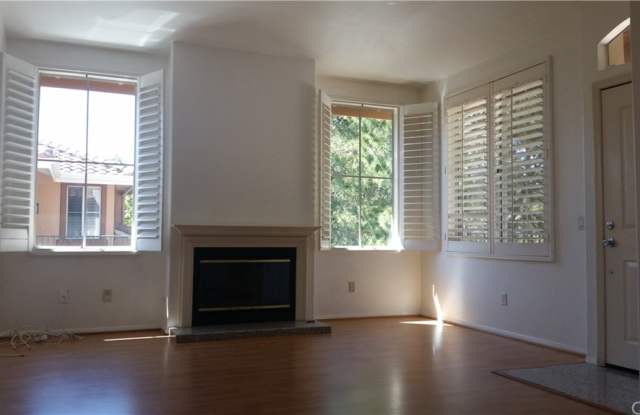 3000 Ladrillo Aisle Gallery 3