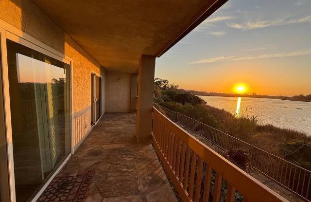 Luxury Condo Overlooking the Buena Vista Lagoon - 2475 Jefferson Street, Carlsbad, CA 92008