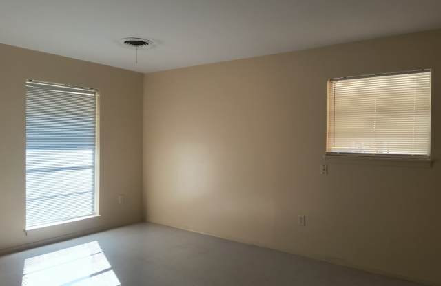 1002 Bloomfield Drive Gallery 4