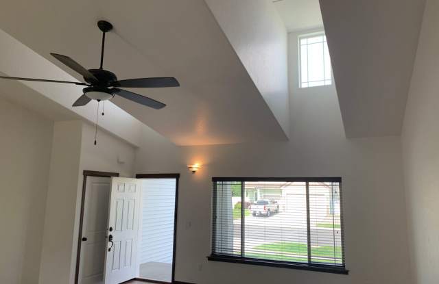 Broadmoore Estates Rancher Gallery 4
