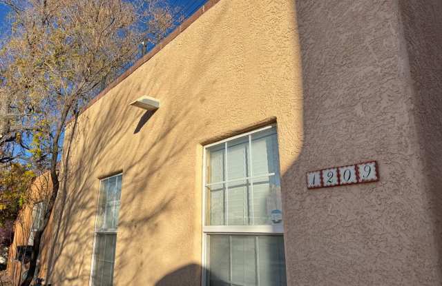 Prime Location University Townhome! photos photos