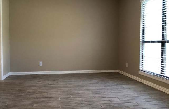 7210 Hickory Grove Gallery 2