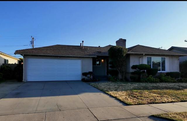 740 Saratoga Dr photos photos