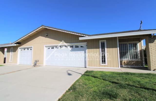 Cute 2bd/2ba Arden Area Duplex with 2 Car Garage Gallery 4