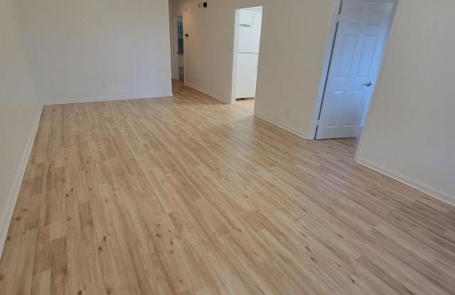 1100 Greentree Court Gallery 2