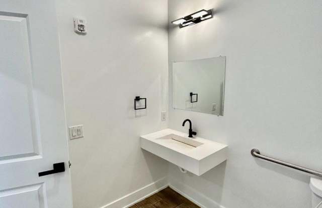 1551 N FRANKLIN Street Gallery 4