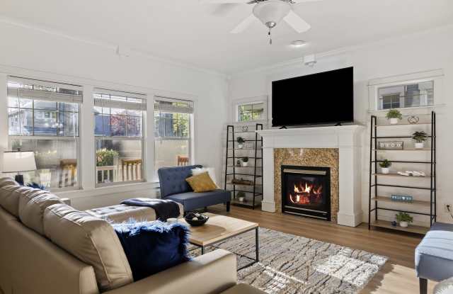 922 East Winding Creek Drive Gallery 2