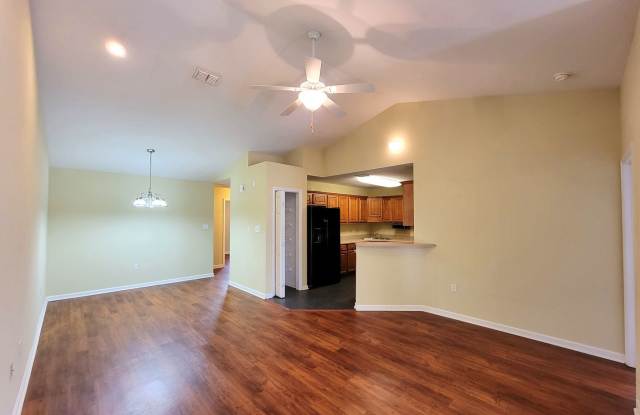 Lovely 3 bedroom town home off Apalachee Pkwy for rent September 1, 2026 $1695 Gallery 3