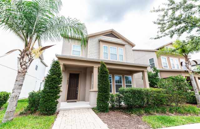 AVAILABLE ON 06/01 - 3 bedroom and 2.5 bathroom home in the heart of Windermere! photos photos