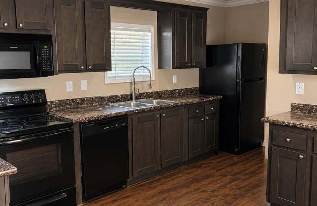 Move-In Ready 3BR/2BA in Hidden Oaks Gallery 4