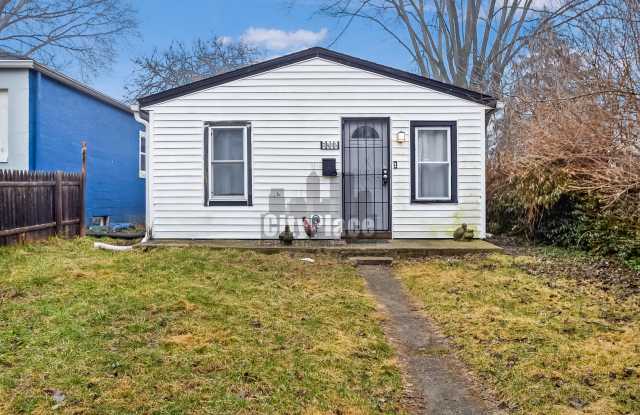 2415 N Oxford St photos photos