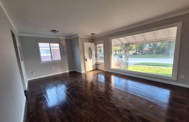 Welcome home!!  Well maintained 3 bedroom ranch Gallery 4