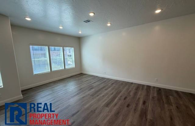 Newer Townhome in Ivins Gallery 4