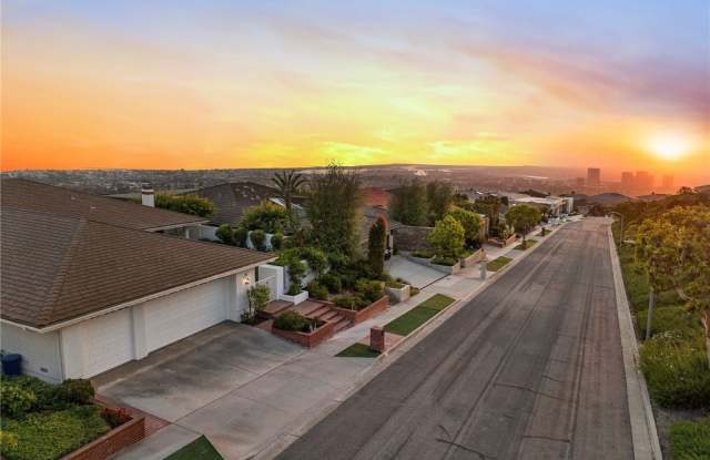 19 Cambria Drive - 19 Cambria Drive, Newport Beach, CA 92625