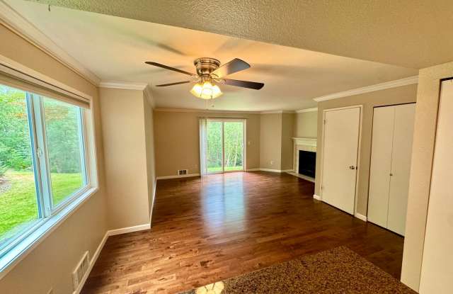 Cozy 3-Bedroom Townhouse in Desirable Bothell Price Drop $2500 - 18910 Bothell Everett Highway, Martha Lake, WA 98012