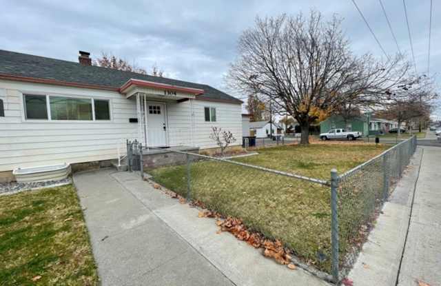 2 bd., 1 bath with extra bonus finished basement Updated Duplex Ready Now! photos photos