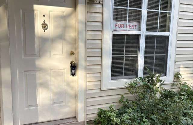 9436 SCARLET OAK Drive Gallery 2