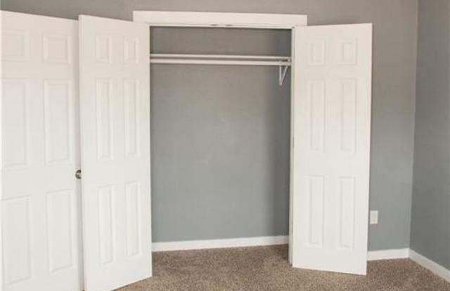WALK TO MCMURRY! 3 bed 2 bath Gallery 4