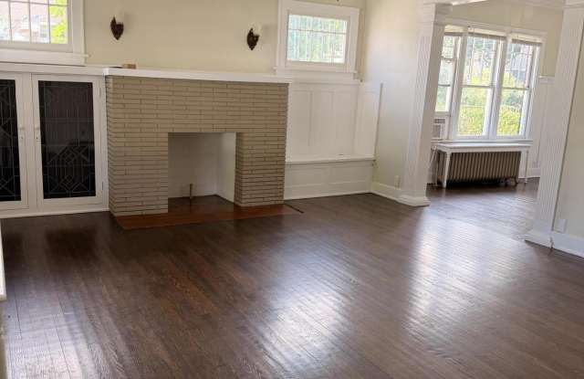 308 Brown Street Gallery 2