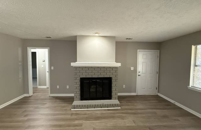 1060/1062 Sourwood Ct - 1060 Gallery 4