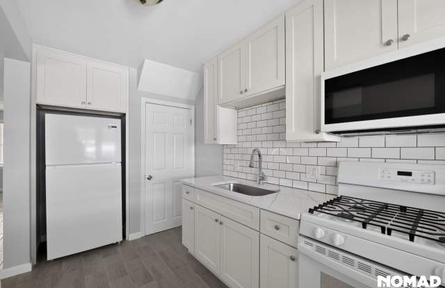 Charming 3BR Townhome in Middle River Gallery 4