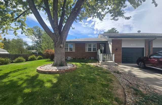 SPACIOUS and Updated 4B/2.5B Now Available in Loveland! Huge Back Yard! Gallery 4