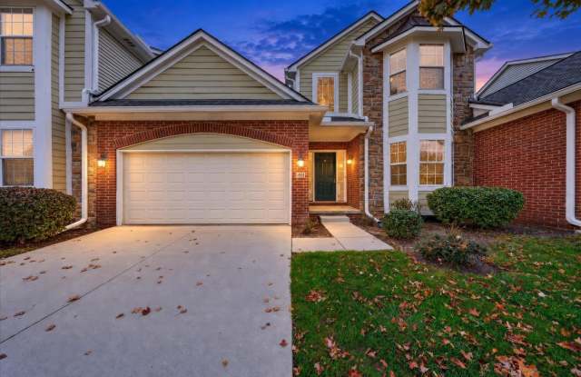 1811 Maple Park Drive E Gallery 1