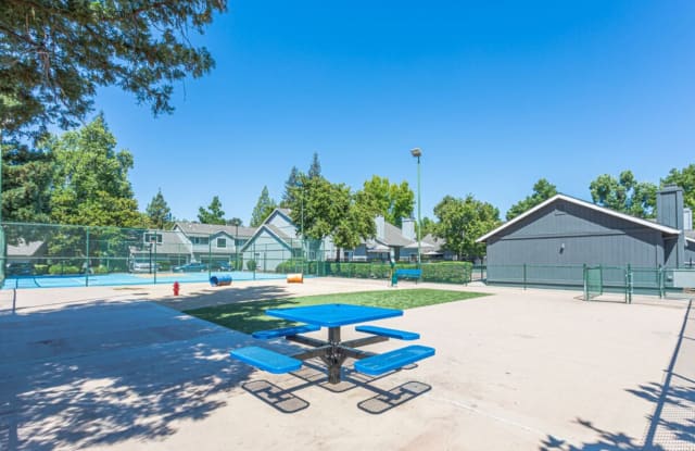 Woodstream Townhomes Gallery 2