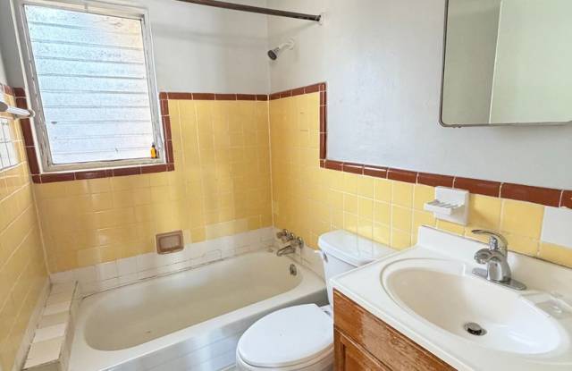 $0 Deposit Option – 2/1 Home on Clark Rd Gallery 4