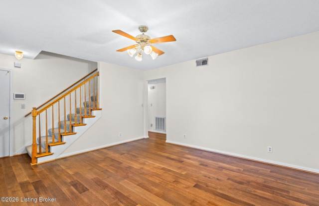 4 Bedroom, 2 Bathroom home! Gallery 4
