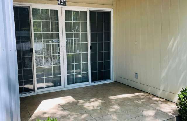 Modern Living in Spacious 2bed/2 bath West Sacramento Townhome Gallery 2