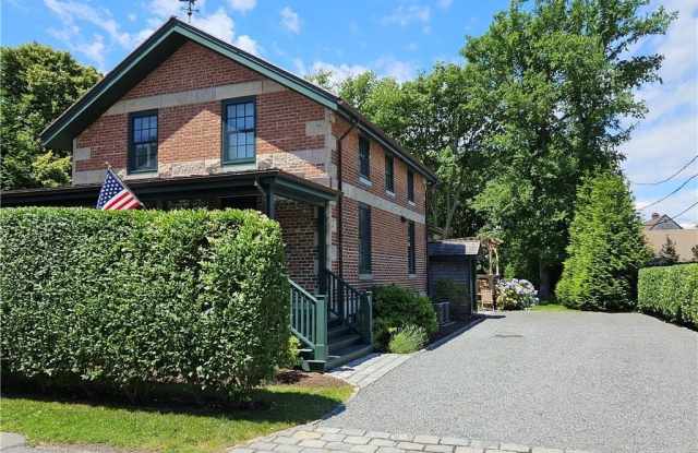 209 Coggeshall Avenue Gallery 2