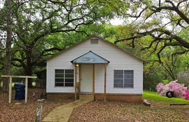 2151 Stillwell Ave - 2151 Stillwell Avenue, Hornbeck, LA 71439