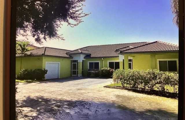 8798 NW 35th St photos photos