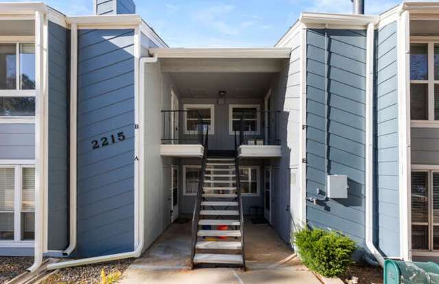 Updated 3 Bed / 2 Bath Southglenn Condo – Quartz Counters, New Washer/Dryer, Fireplace & Pool Gallery 3