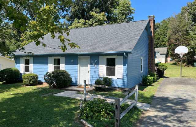 Charming 3 Bedroom, 1.5 Bathroom Home Gallery 3