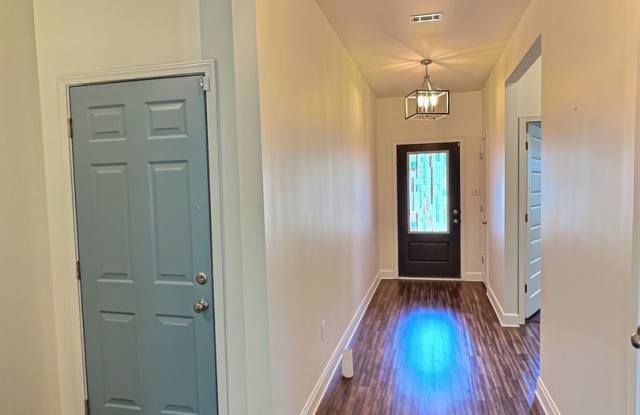 4/2 Move-In Ready Home with Modern Finishes and Outdoor Appeal in Gulfport, MS! Gallery 3