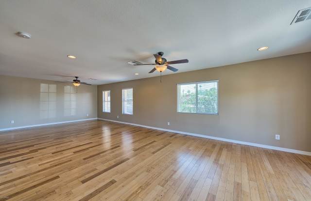 1601 N 13TH Avenue Gallery 3