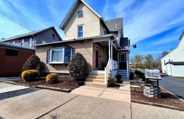 523 W BROAD Street photos photos