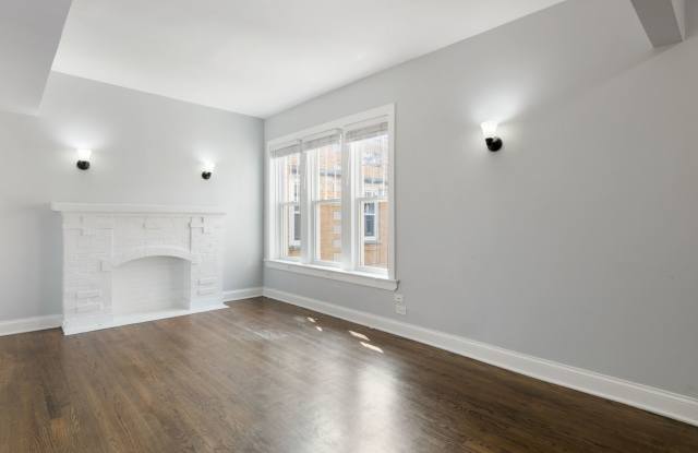 1106 W Glenlake Ave photos photos