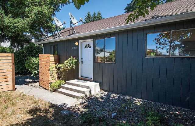 3 BR / 1 BA in nicely updated duplex in North Seattle - 14018 Midvale Avenue North, Seattle, WA 98133