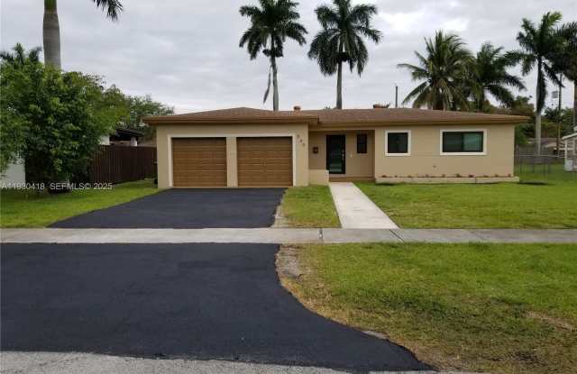 949 NW 10th St - 949 Northwest 10th Street, Homestead, FL 33030