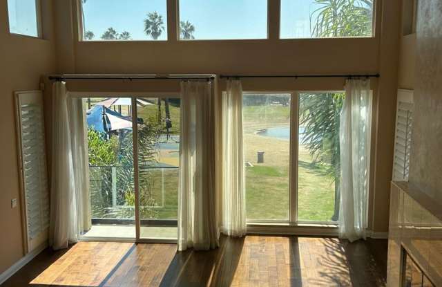 Amazing 3 story free standing contemporary house with terrific ocean views in Playa Del Rey photos photos