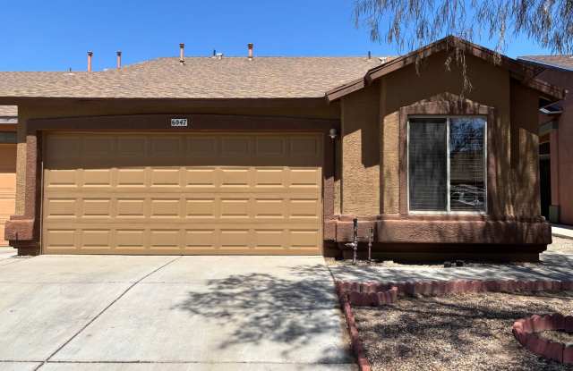 Spacious 2 Bed, 2 Bath with Office/Den! Walking Distance to Sunnyside High School! photos photos