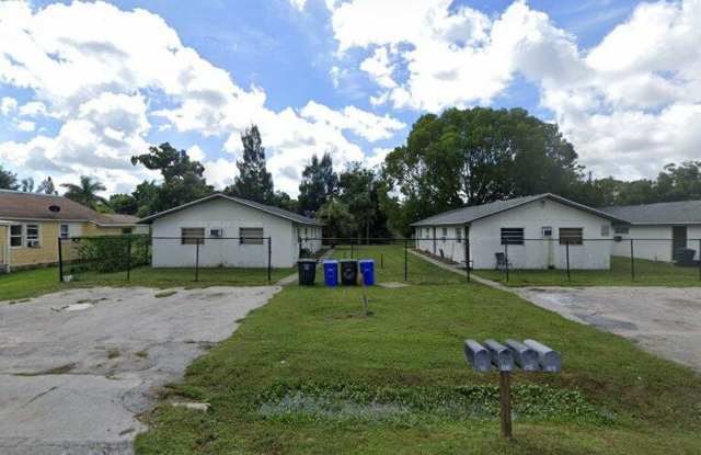 ** FOR RENT 2/1 READY FOR A LONG TERM TENANT -- FORT MYERS -- PET FRIENDLY ** photos photos ** FOR RENT 2/1 READY FOR A LONG TERM TENANT -- FORT MYERS -- PET FRIENDLY ** photos photos