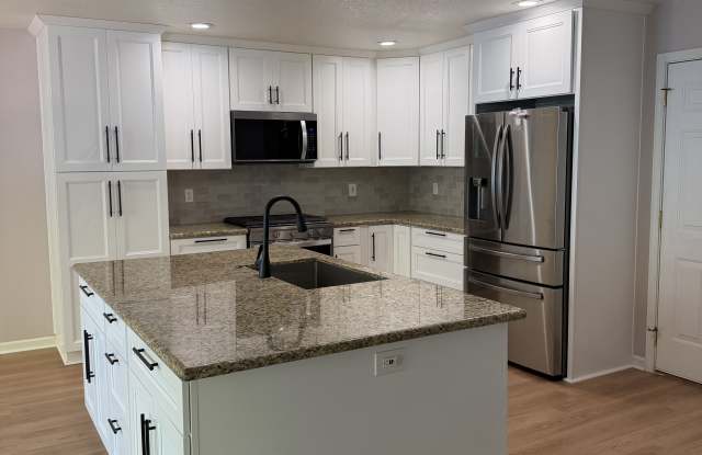 120 Northeast Feather Court Gallery 2