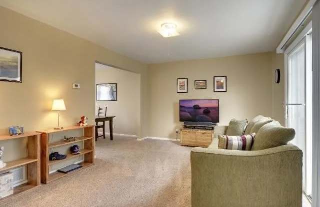 15609 27th Ave N - 15609 27th Avenue North, Plymouth, MN 55447