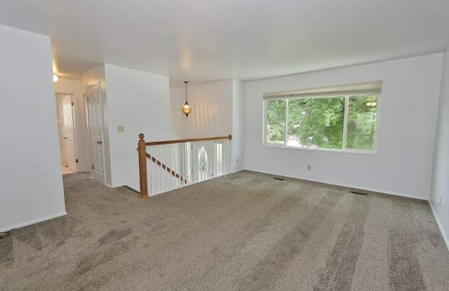 Charming Home on Quiet Cul-de-sac Gallery 4