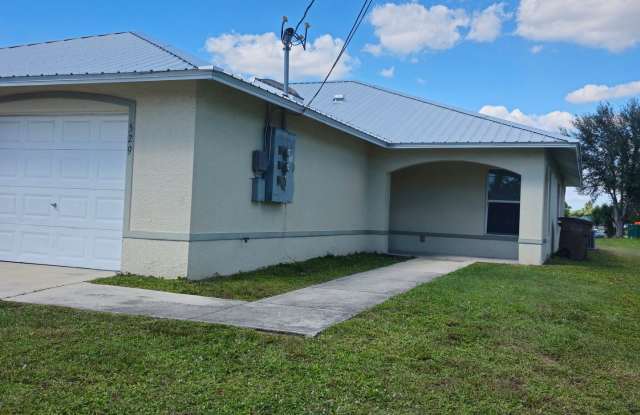 Cute 2 bedroom with a den 2 bathrooms and 1 car garage photos photos