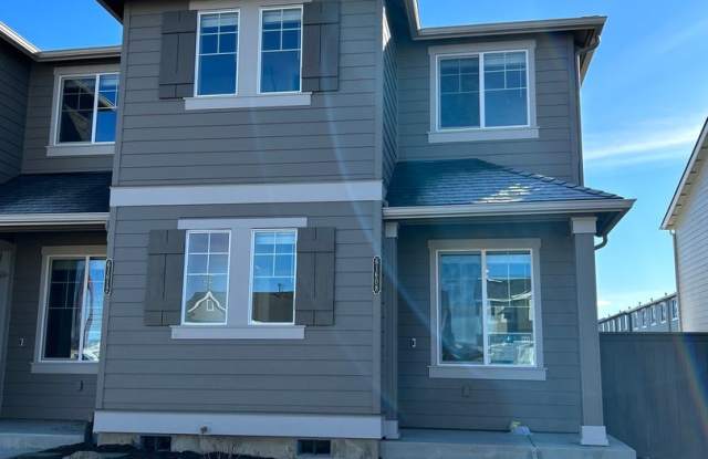 Luderman Crossing - 3 Bedroom Pahlisch Townhome Gallery 1